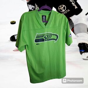 NFL Team Apparel Youth Seattle Seahawks Russell Wilson Size XL 18/20‎